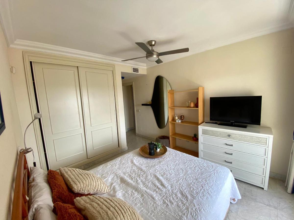 Exclusive Puerto Banus Beach Apartment Free Parking Wifi & Swimming Pool Марбелья Екстер'єр фото