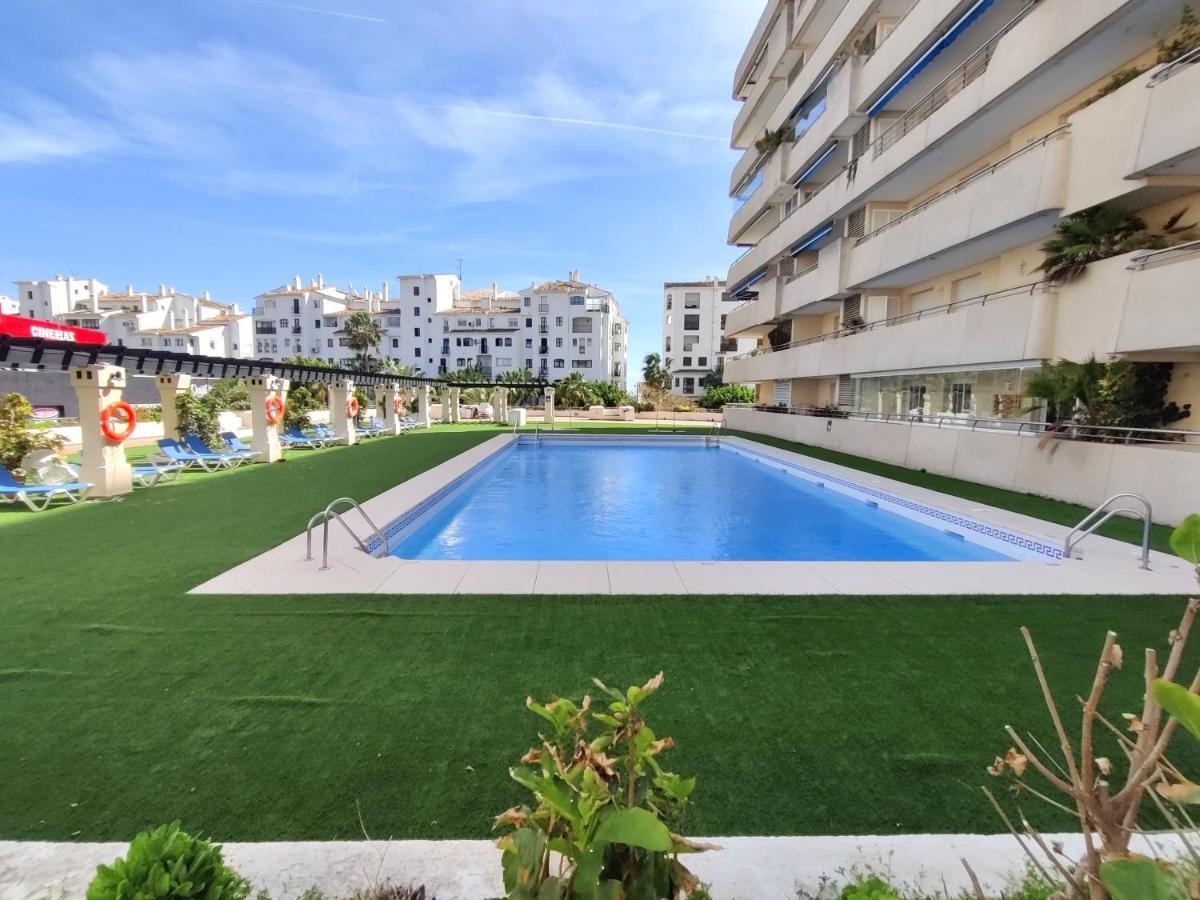 Exclusive Puerto Banus Beach Apartment Free Parking Wifi & Swimming Pool Марбелья Екстер'єр фото